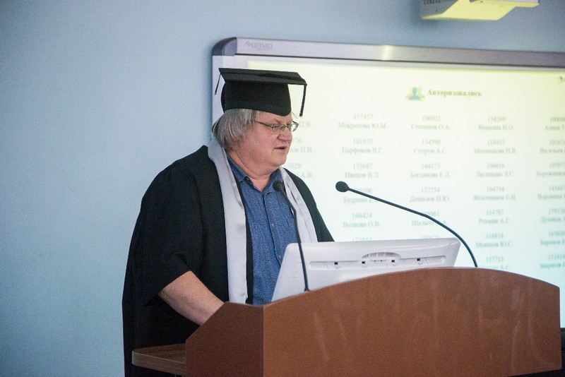 Ученый Юрий Кившарь облачился в мантию почетного доктора Университета ИТМО