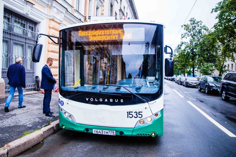 «Умный» транспорт для умных пассажиров: в Петербурге тестируют новую систему оплаты проезда