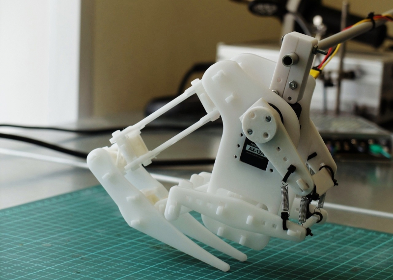 ITMO大学根据形态学设计原理制作了一个弹跳机器人